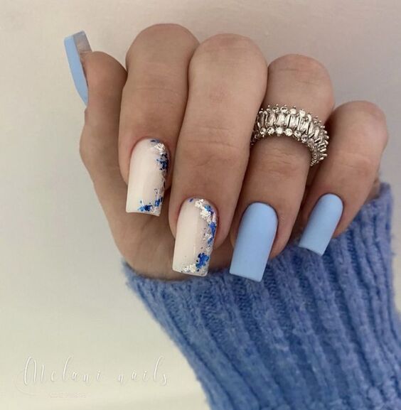 Spring Nails Square 2024: Chic Daisy Designs & Pastel Glitter Trends