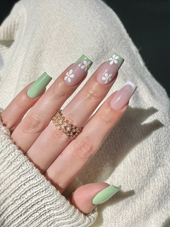 Spring Nails Square 2024: Chic Daisy Designs & Pastel Glitter Trends